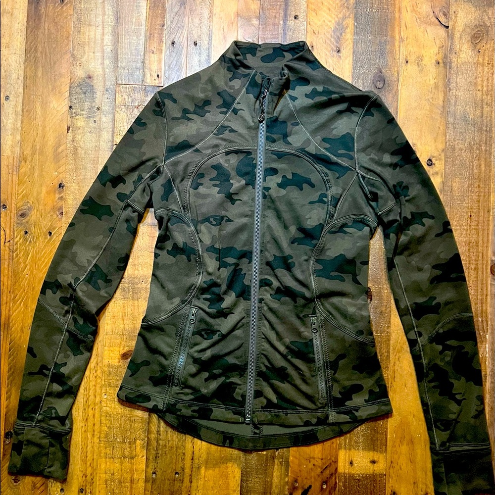 Lululemon Define Jacket. Camo. Size 6